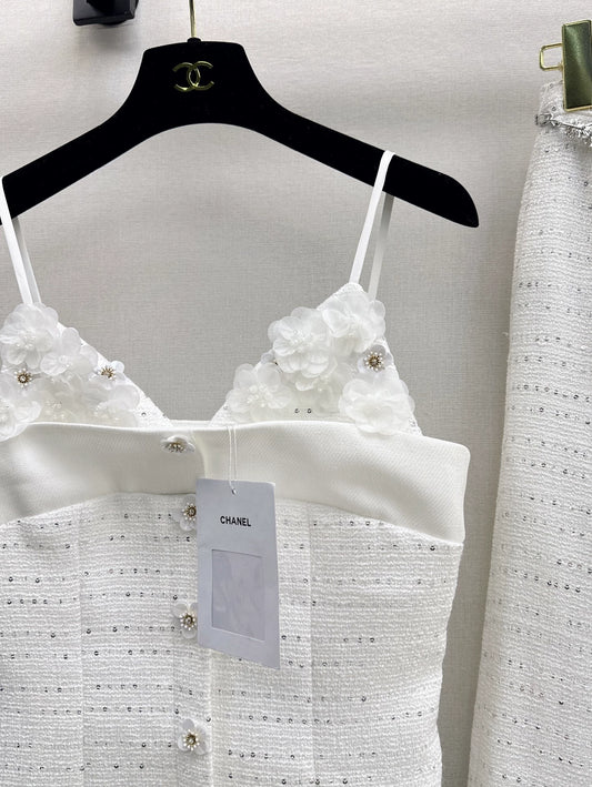 C New Spring/Summer 3D Flower Embellished Camisole with Waist Chain, High-Waisted Skirt