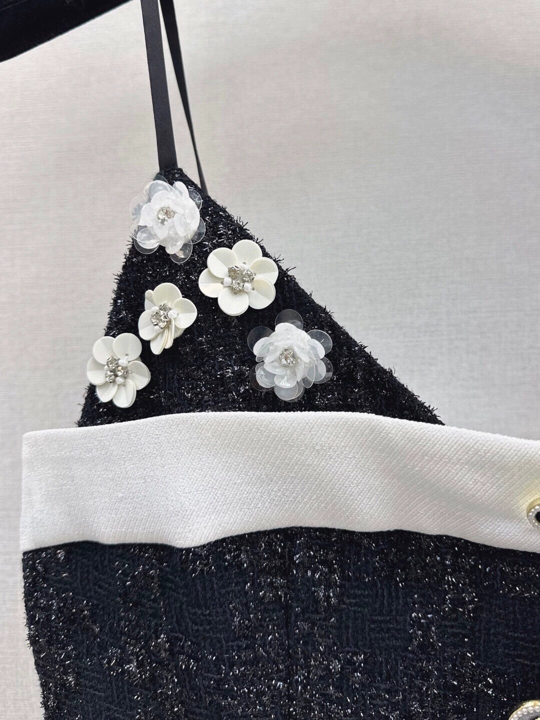 C New Spring/Summer 3D Flower Embellished Camisole with Waist Chain, High-Waisted Skirt