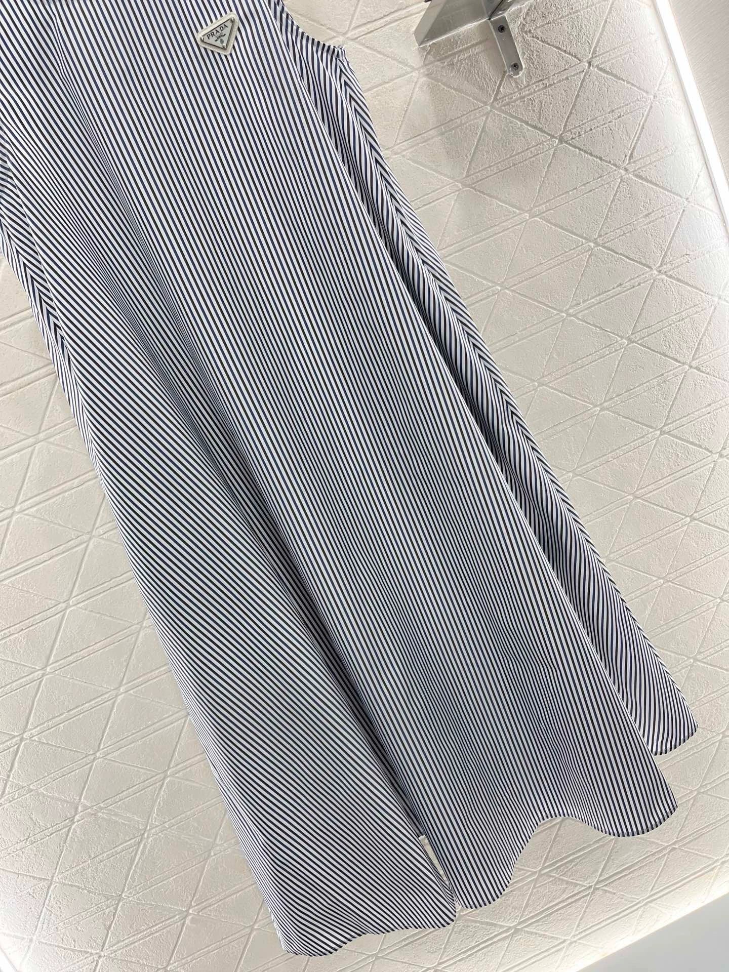 P 25 New Striped Sleeveless Dress