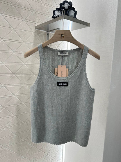 M 25 new lace knitted vest