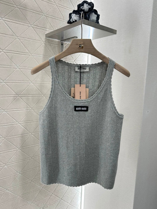 M 25 new lace knitted vest