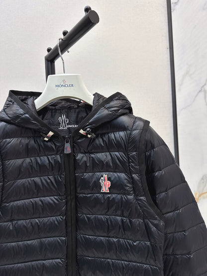 Mon 25fw New lightweight down jacket with detachable sleeves.