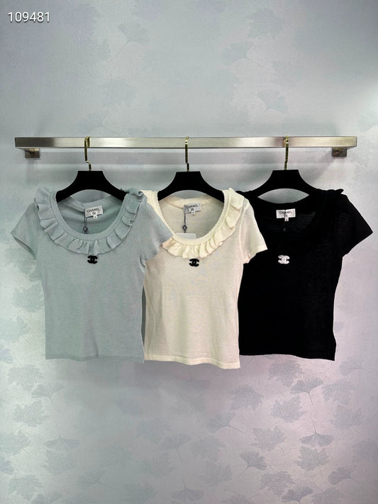 C 25 Crew neckline and short sleeves in a slimming knit.