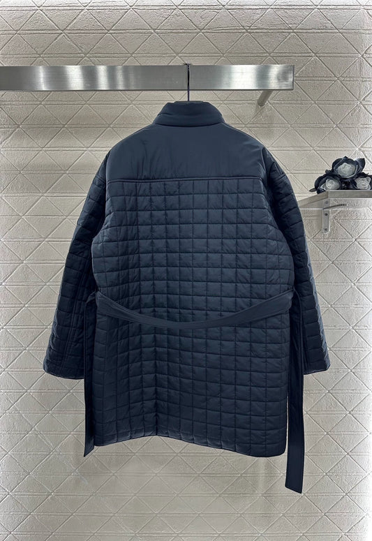 H 25 Stand-up collar, zippered mid-length padded jacket.