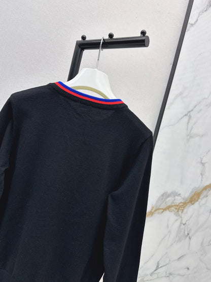 Lo 25 Embroidered decorative sweater