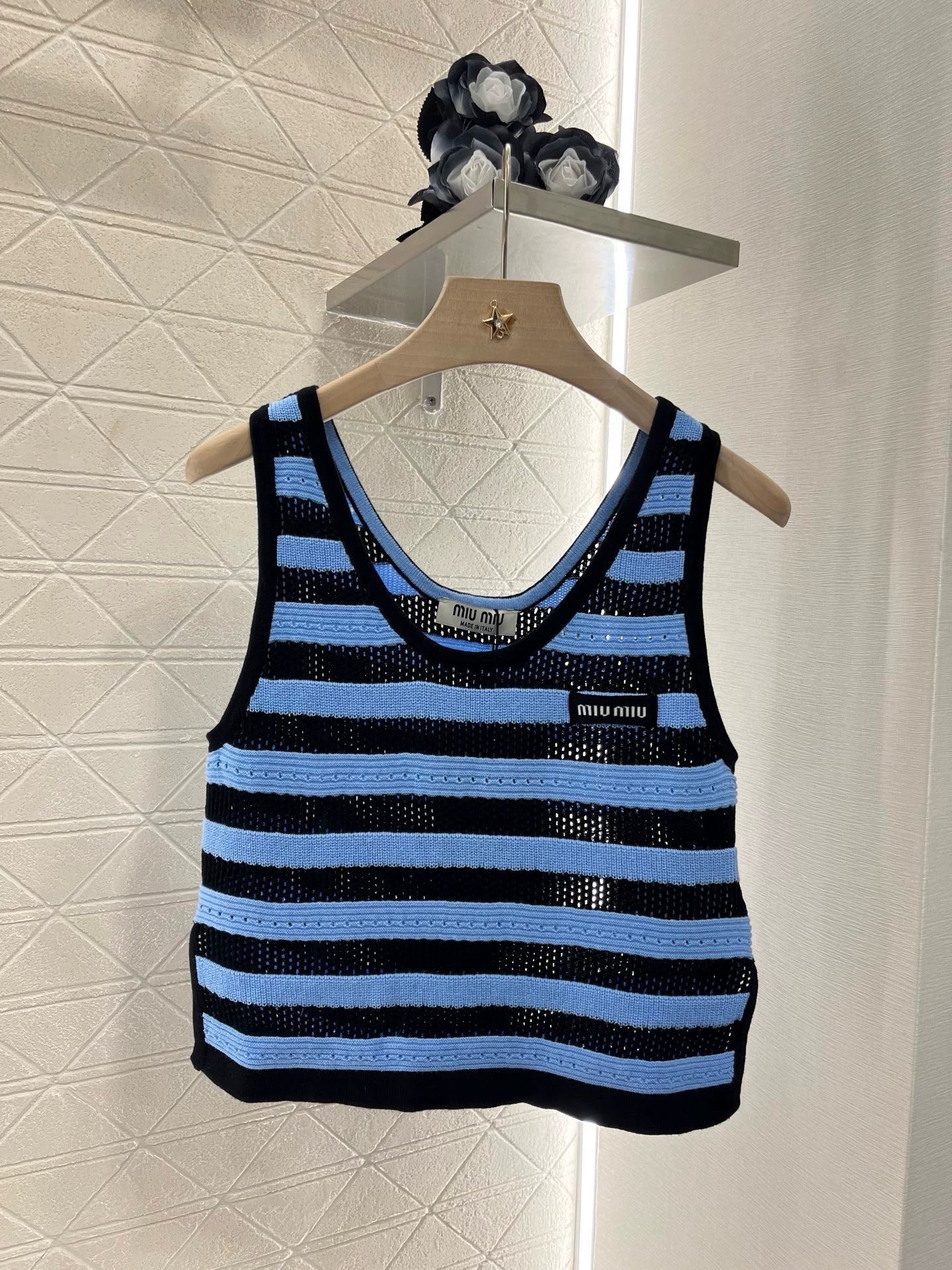 M 25 New Striped Cutout Knit Vest