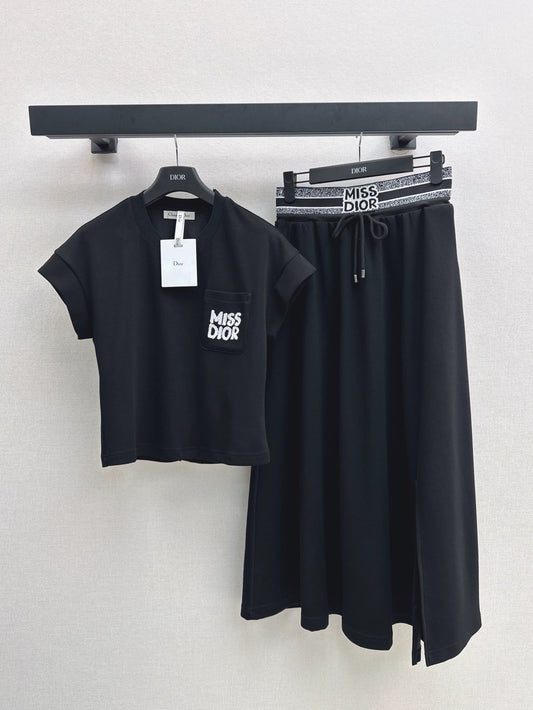 D 25 Round Neck Back Split Short Sleeve Top + Elastic Waist Half Skirt Set