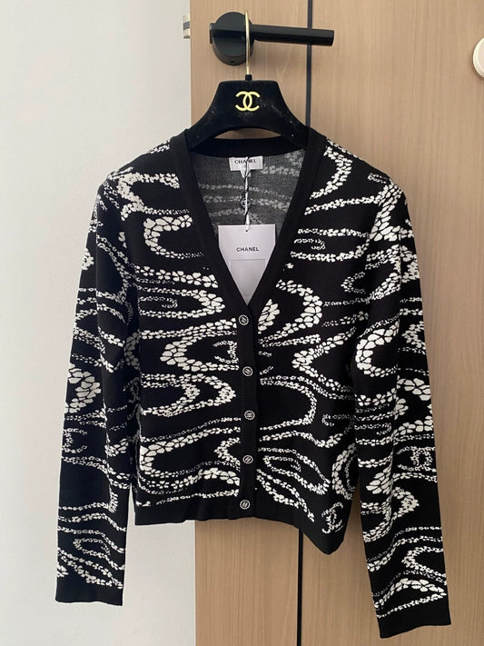 C 25 new petal pattern round neck knitted cardigan
