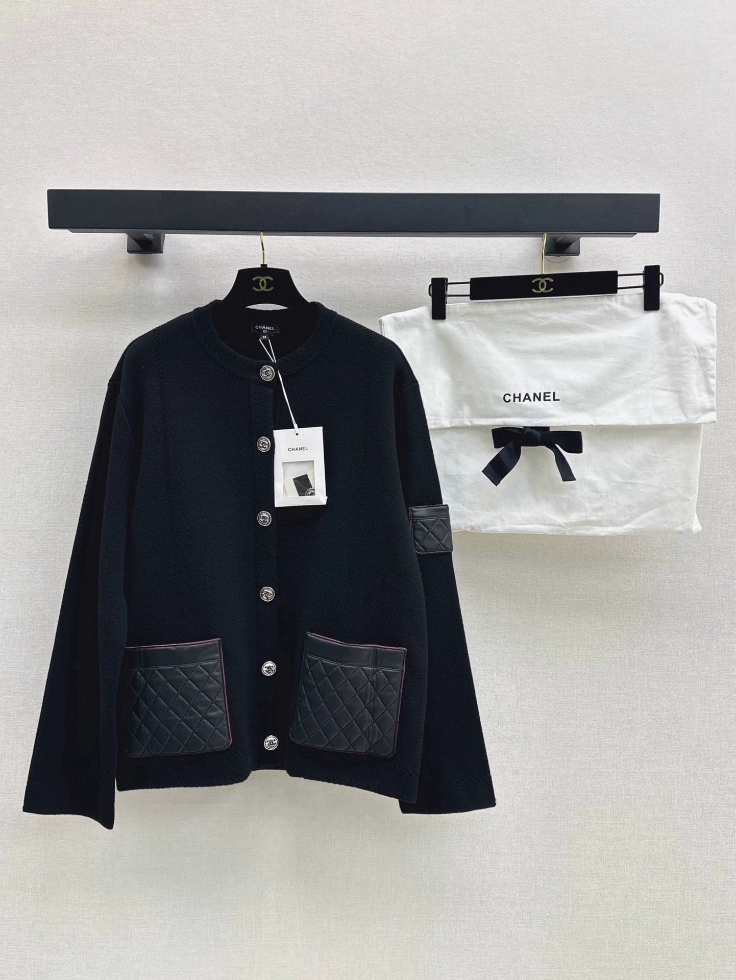 C 25 Cashmere coat with quilted leather pockets