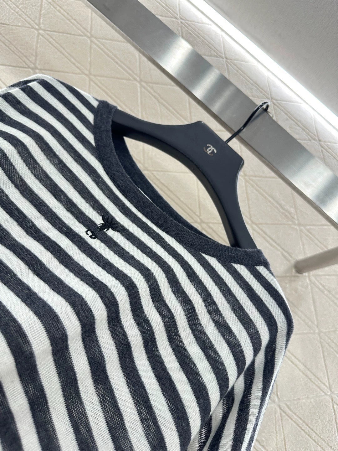 Di 25 loose striped knit sweater