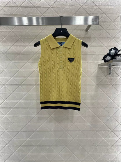 P 25 Cable-knit lapel vest