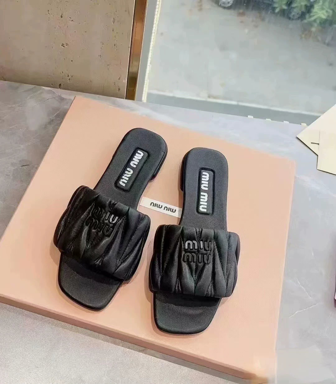 M 25 Spring and Summer New Soft Lambskin Wrinkled Sandals