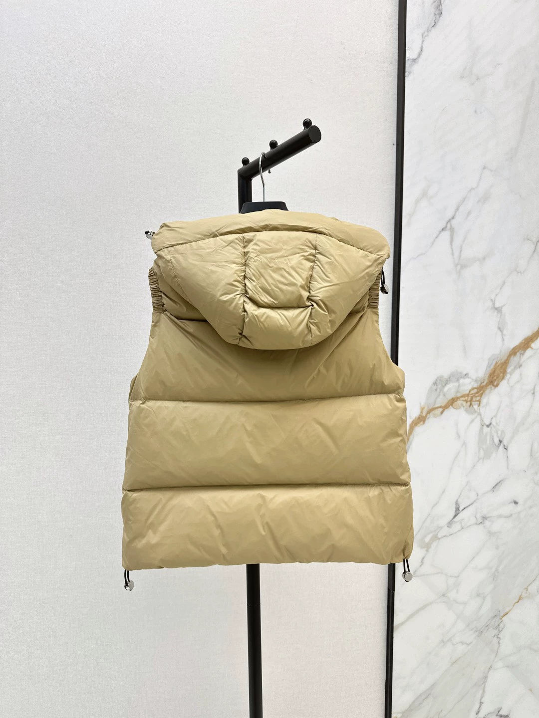 P 25fw hooded turtleneck down vest