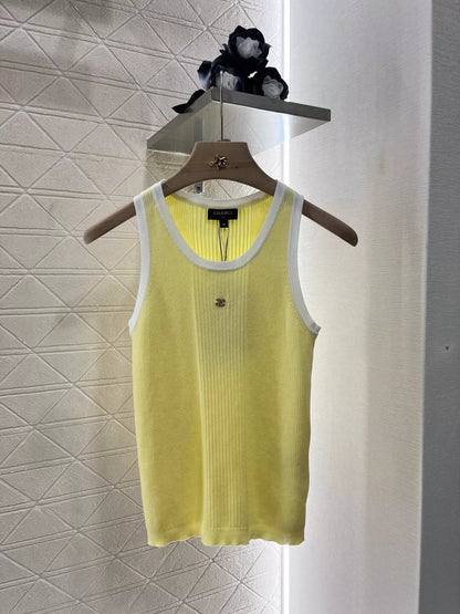 C 25 Vibrant Pink Slim Fit Knit Vest(Pink gray yellow)