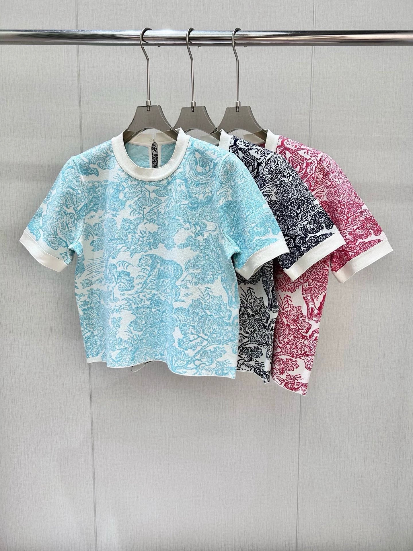 D 25 New Animal Jungle Series Short Sleeve Tops