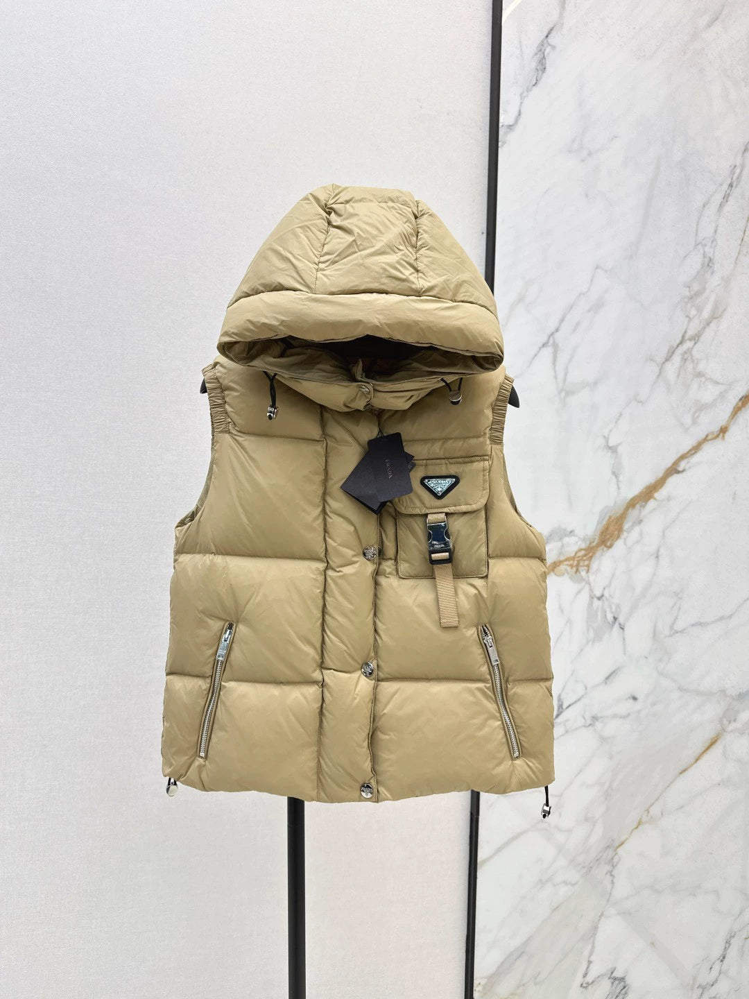 P 25fw hooded turtleneck down vest