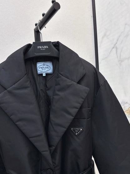P 25fw belt decoration short suit down jacket
