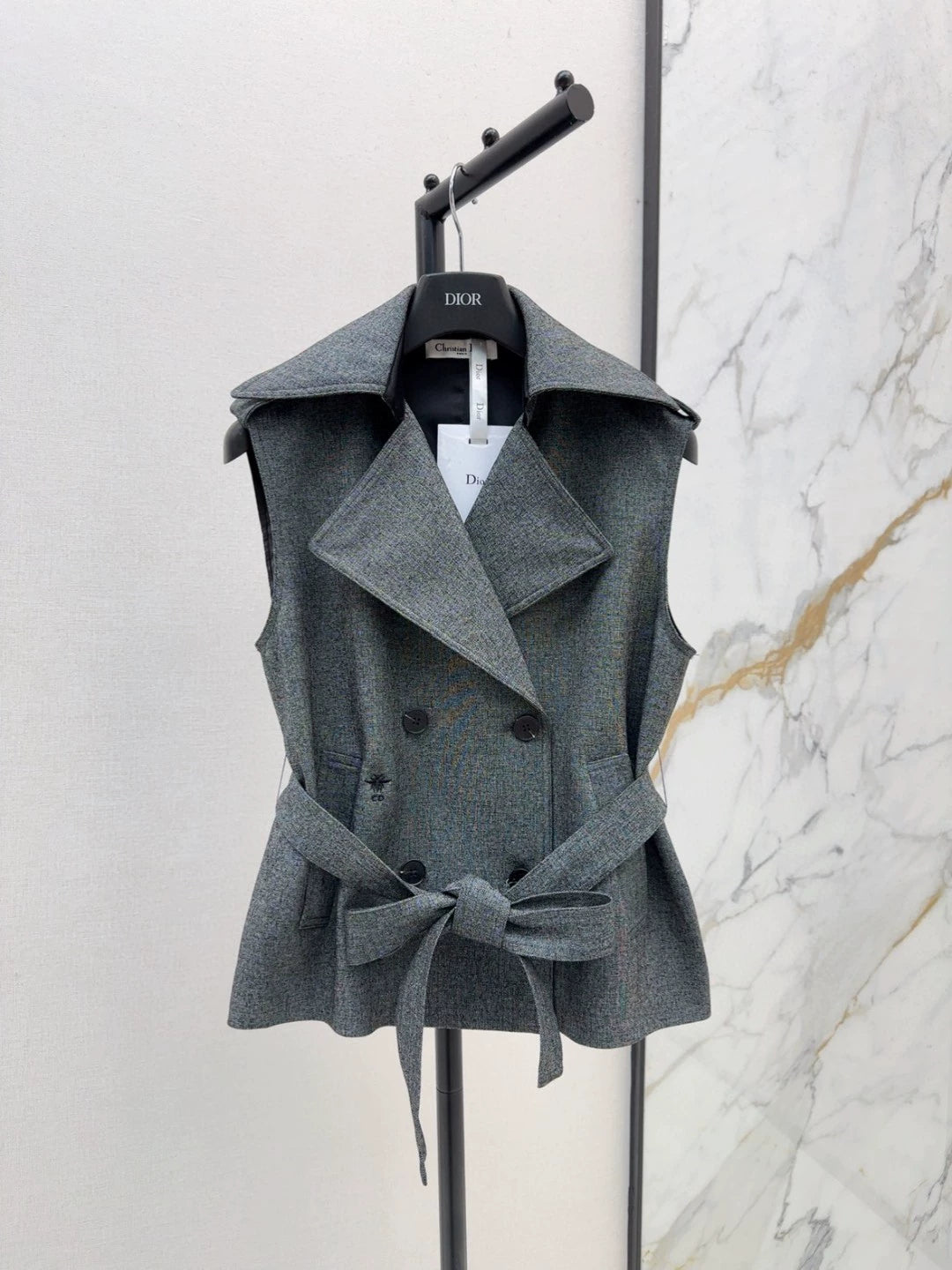 D 25 New Embroidery Bee Embellished Lapel Vest