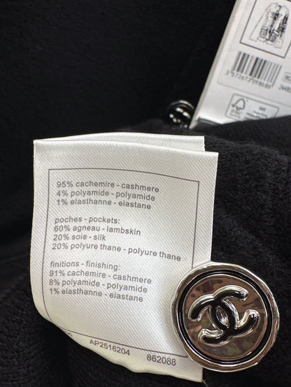 C 25 Cashmere coat with quilted leather pockets