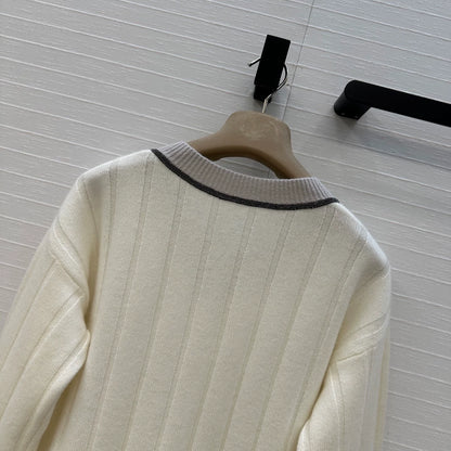 Bru 25's new Fall/Winter color-blocked V-neck cashmere sweater