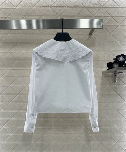 CE 25 Embroidered, hollowed-out shawl collar shirt.