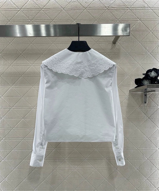 CE 25 Embroidered, hollowed-out shawl collar shirt.