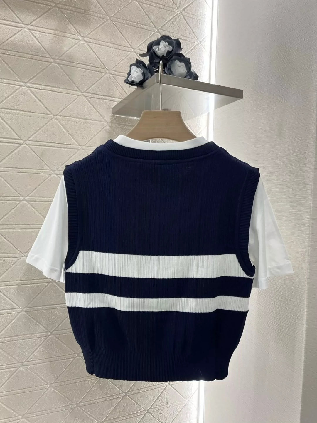 M 25 New Color Clash Fake Two Piece Top