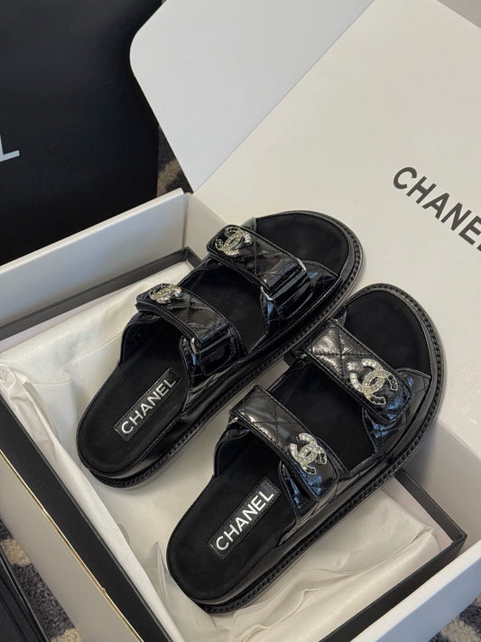 C 25 Summer New Rhinestone Logo Beach Sandals