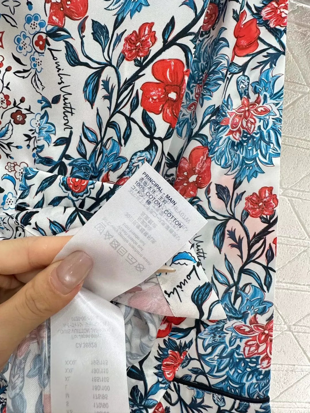 L 25 Floral Prints Shorts