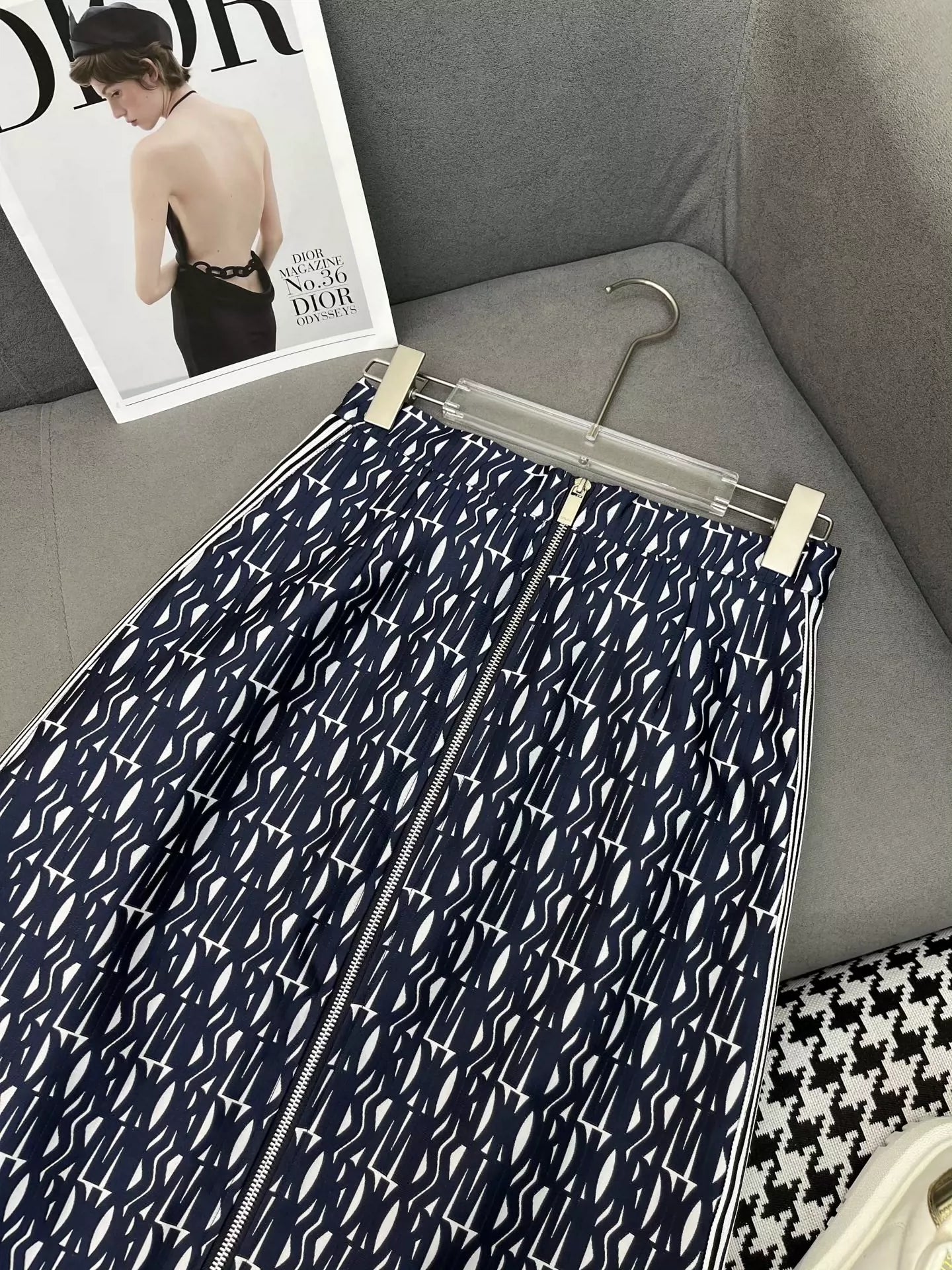 D 25 Patterned jacquard half skirt with front center zipper