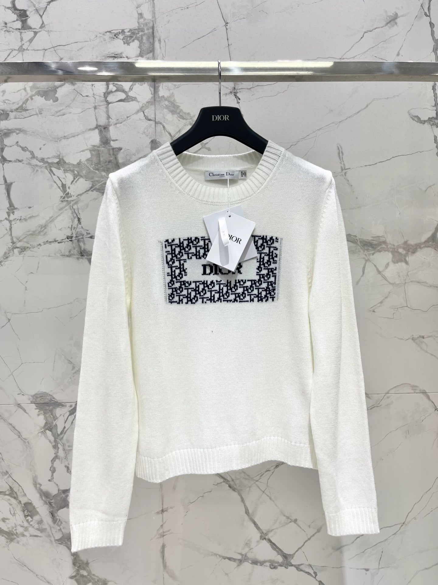 D 25 New letter-print cashmere and wool sweater.