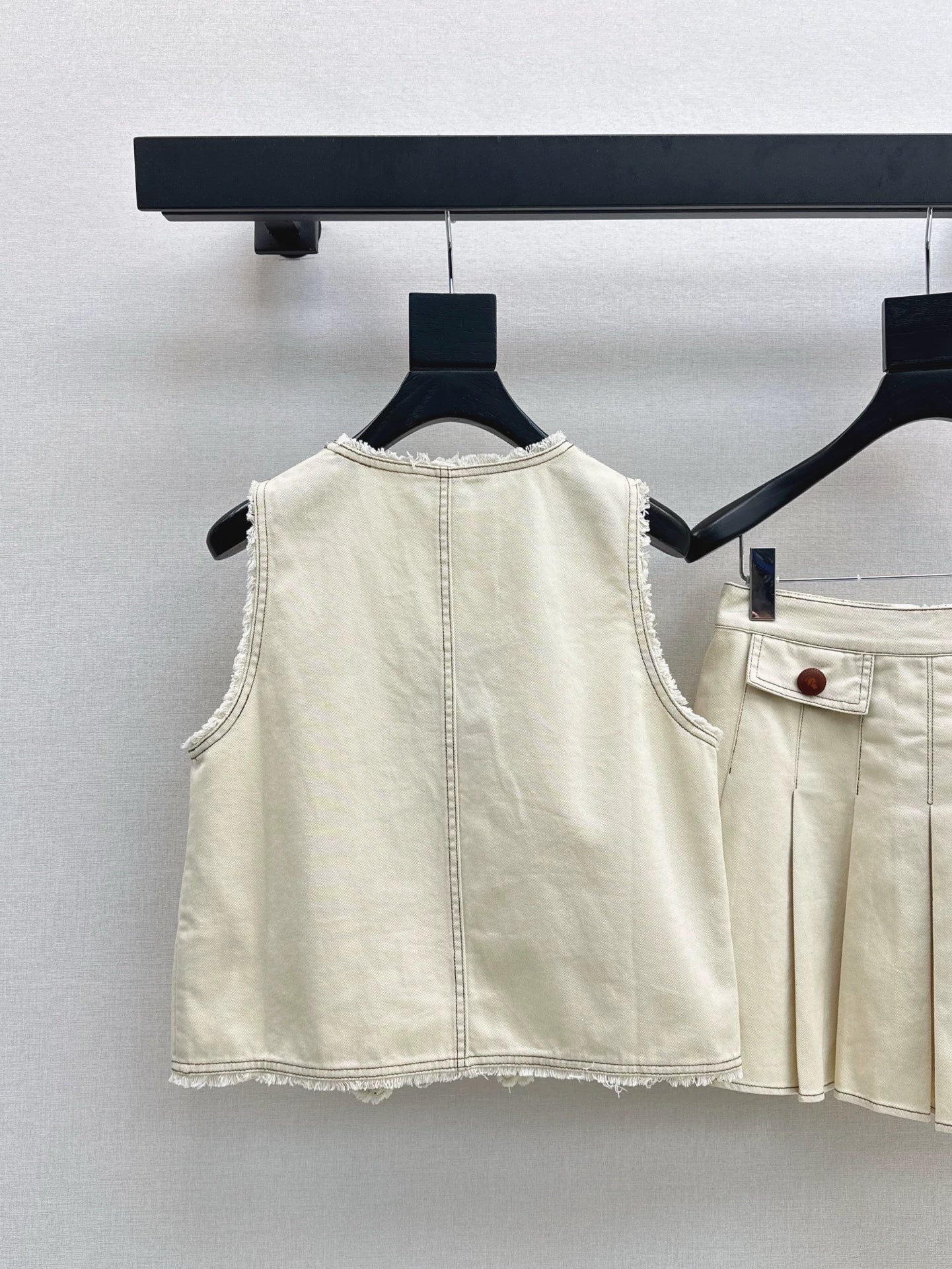 Lor 25 spring and summer new suit Sleeveless V-neck denim vest + age-reducing pressed pleated half skirt