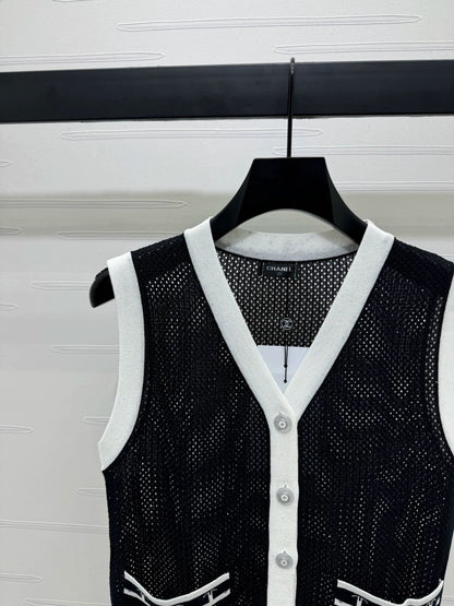 C 25ss summer new embroidered letter V-neck hollow vest