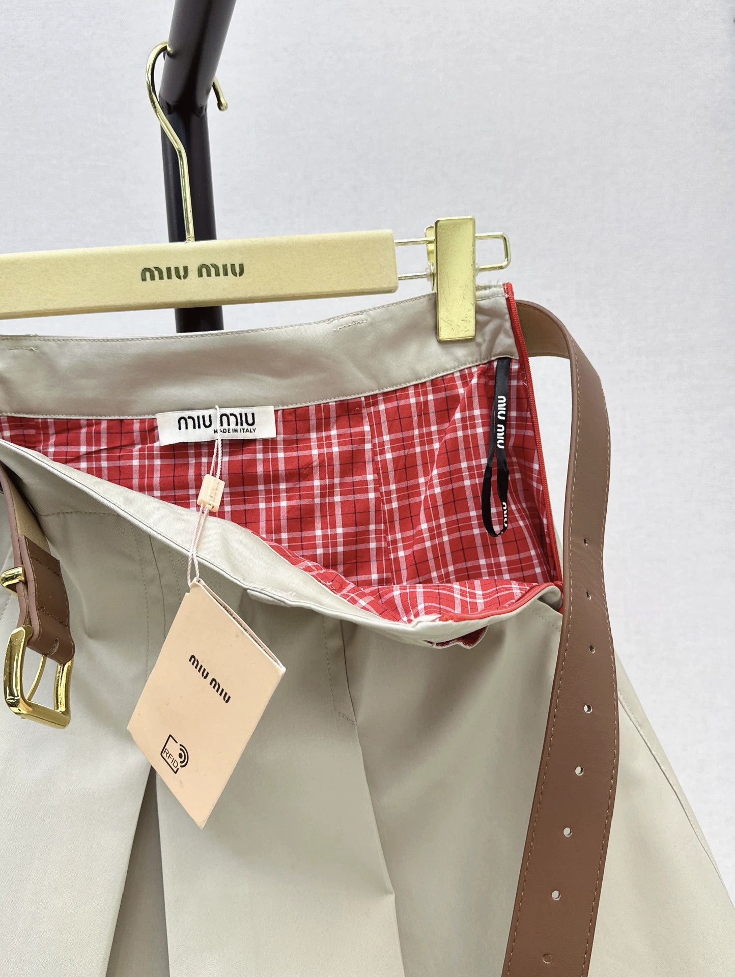 M 25Ss Fall/Winter New Belt-Adorned Low-Rise Light Khaki Midi Skirt