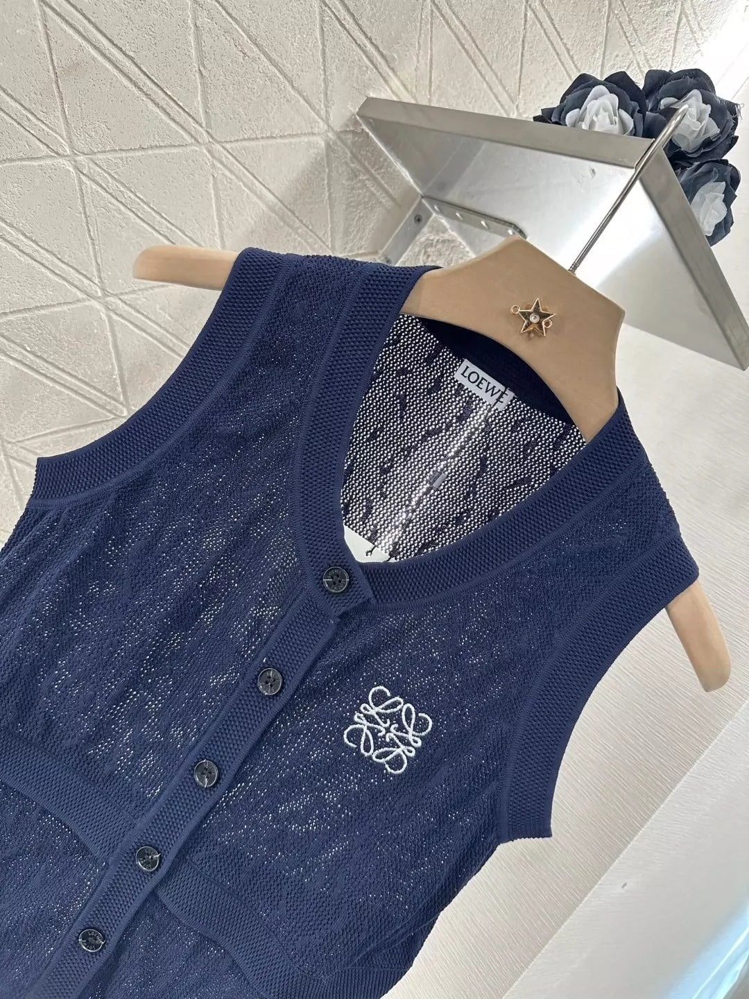 LO 25 spring and summer new embroidery letters knitted vest
