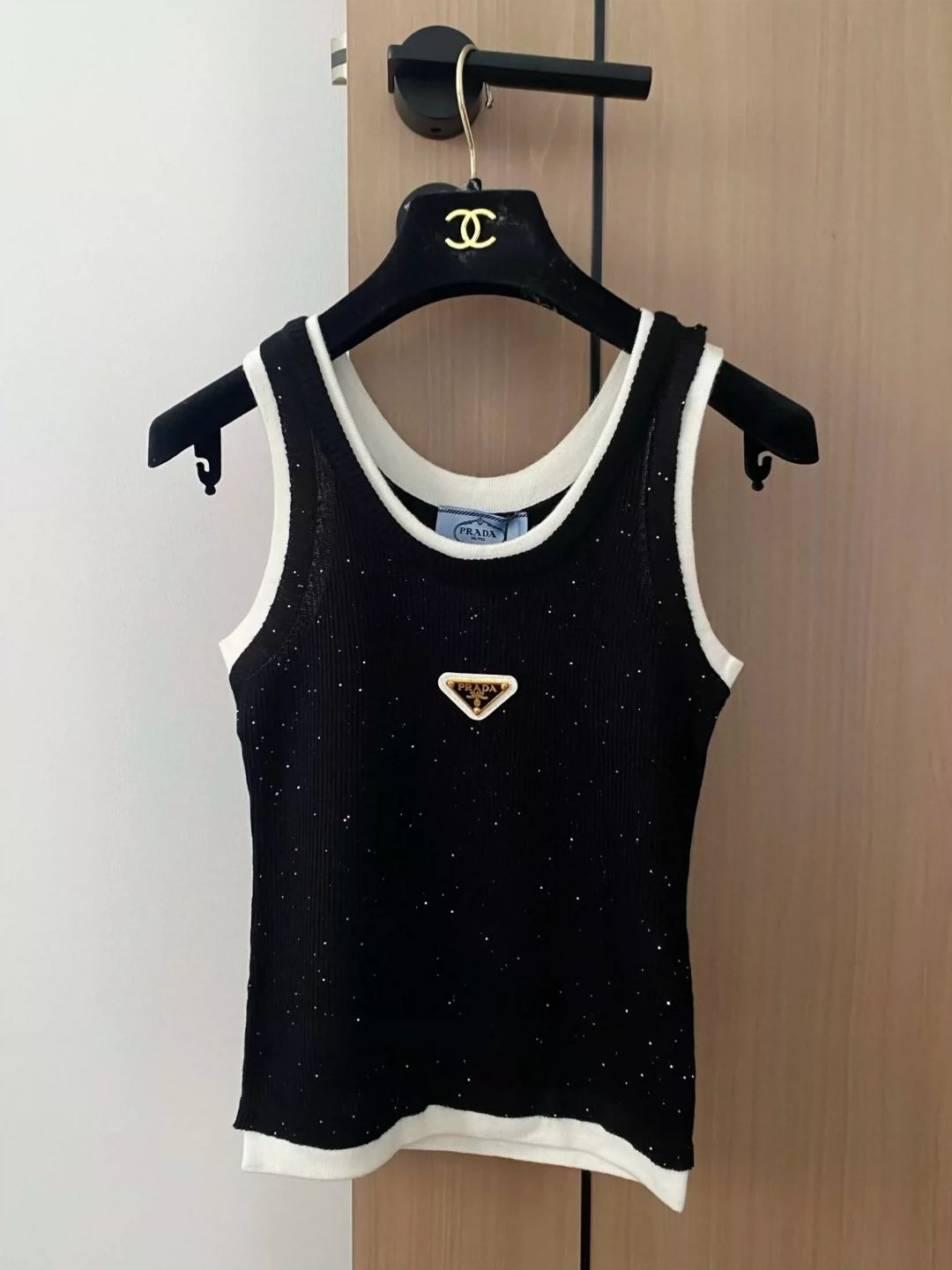 P 25 New color clashing triangle label knitted undershirt