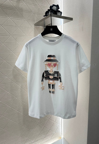 C 25 Crew neck, bag and doll print, pearl T-shirt.