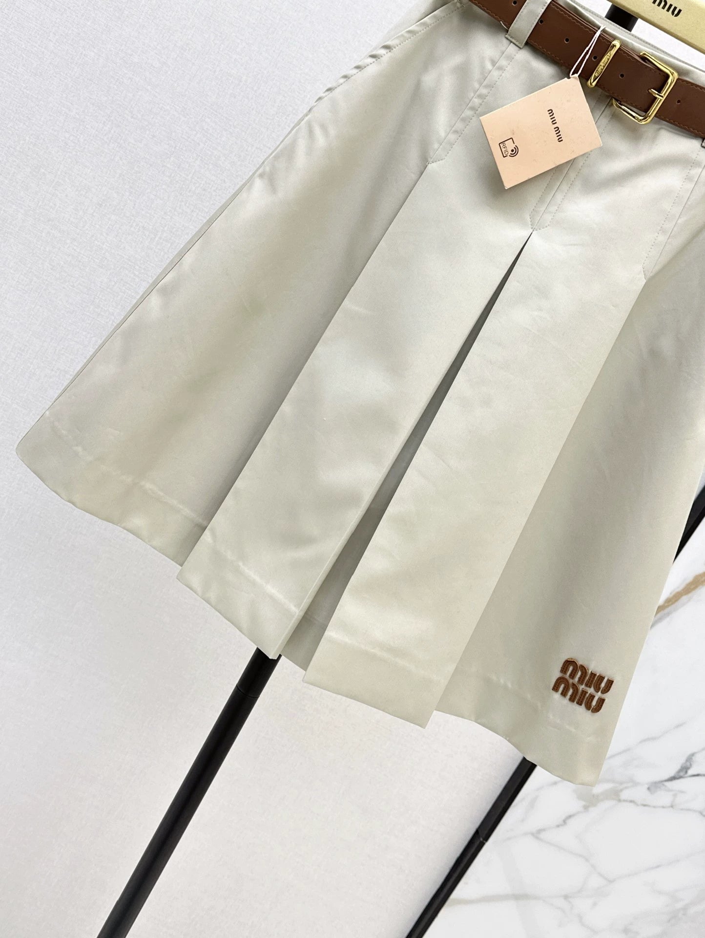 M 25Ss Fall/Winter New Belt-Adorned Low-Rise Light Khaki Midi Skirt