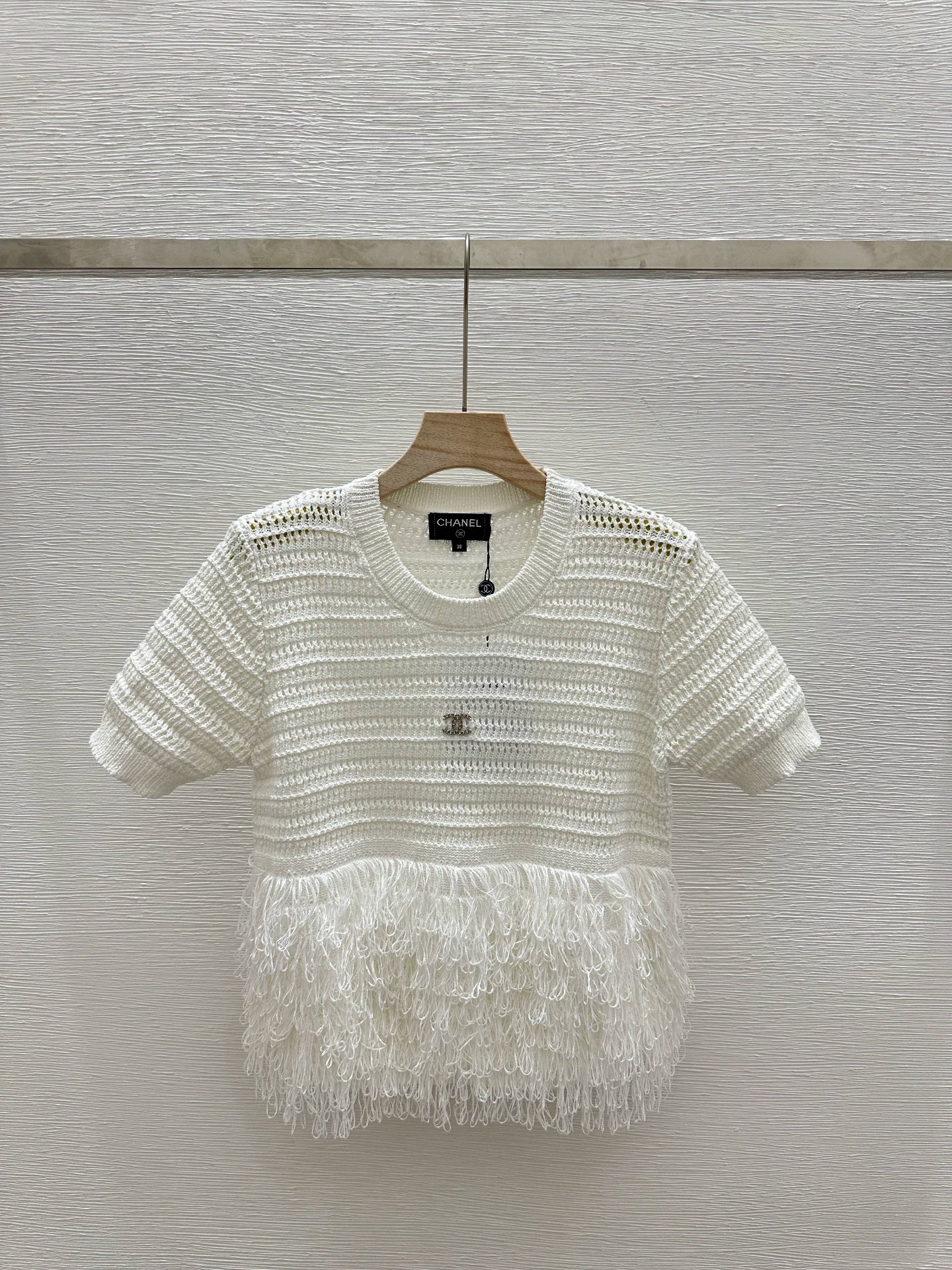 25 New Cutout Knit Splicing Tassel Metal Logo Vest