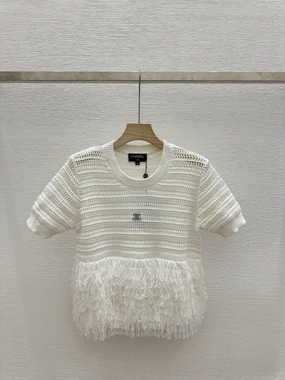 25 New Cutout Knit Splicing Tassel Metal Logo Vest