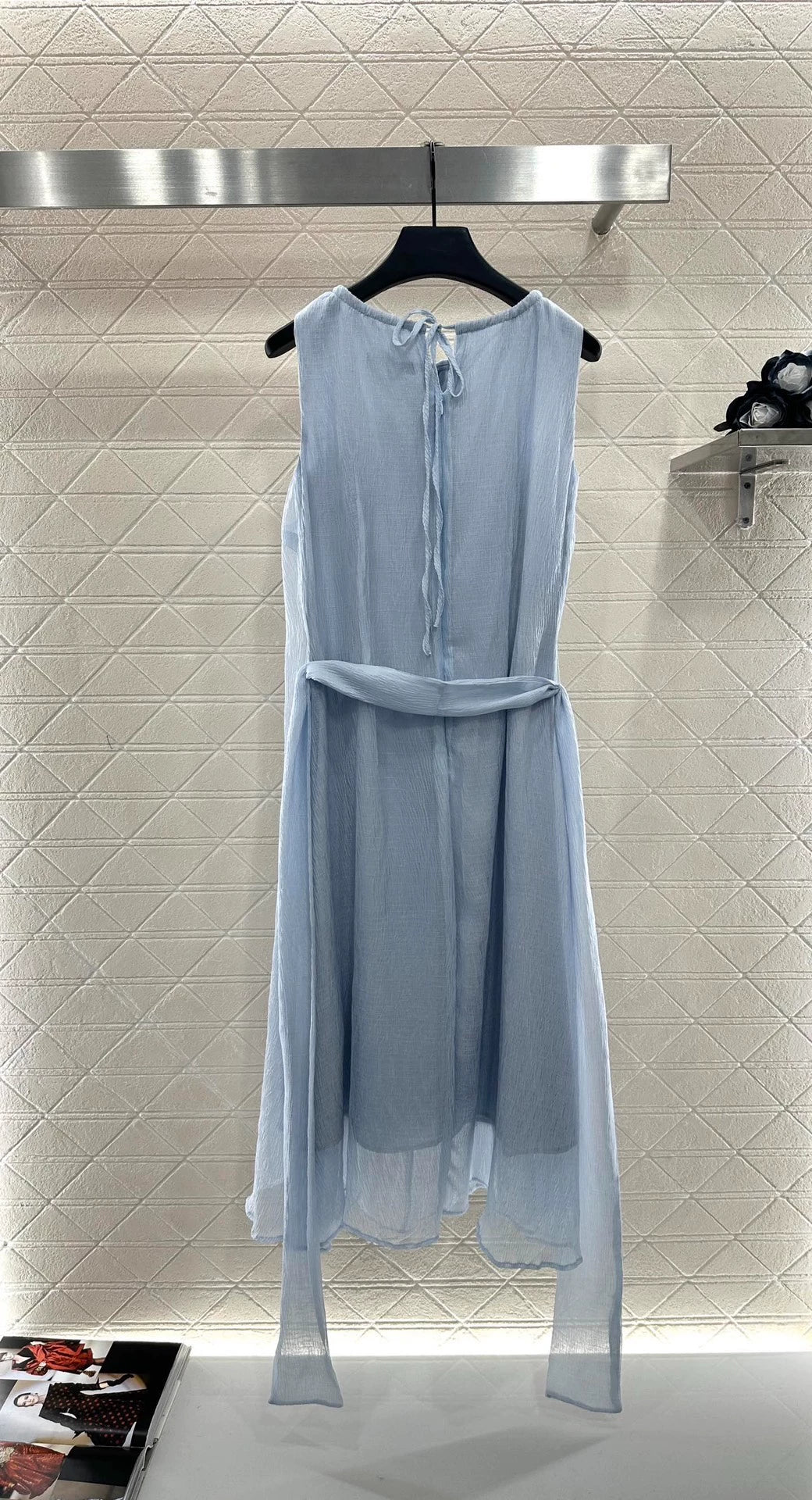 D 25 Round-neck belted vest dress