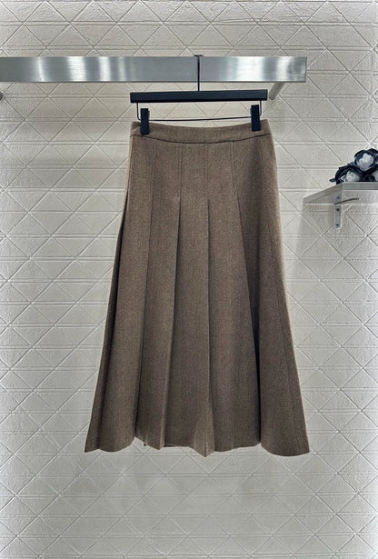 Ce 25 Blazer and midi pleated skirt set
