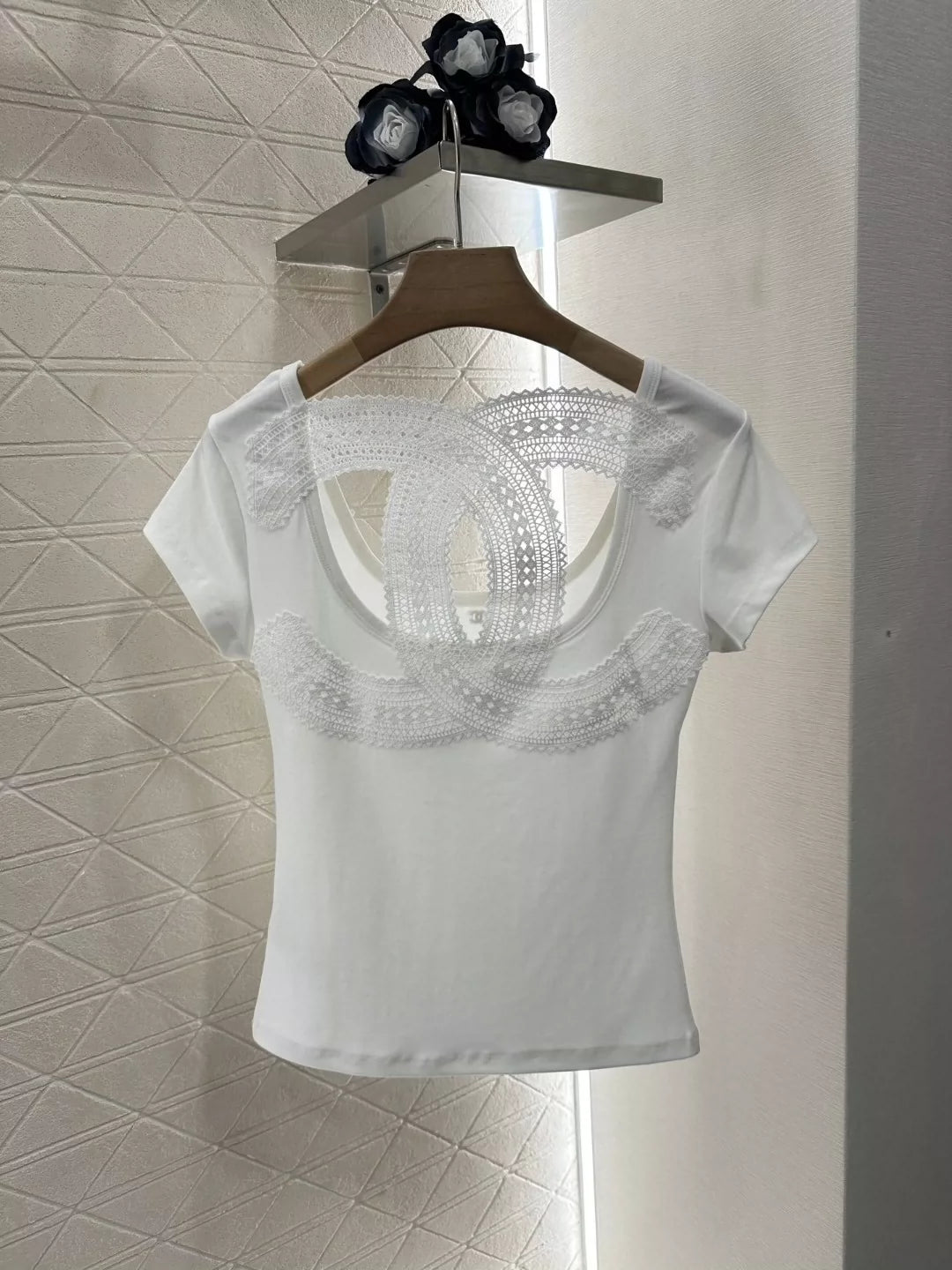 C 25 New Cutout Embroidery Top