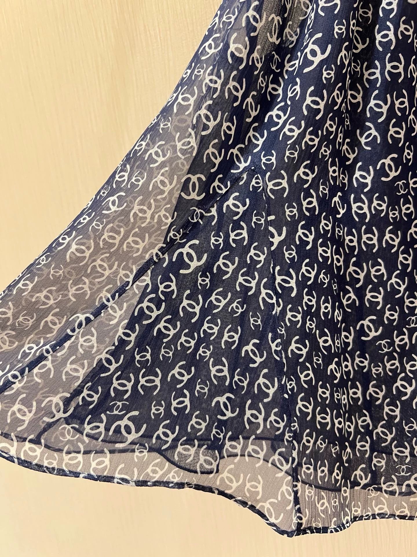 C 25 New Beach Series Pearl Neck Tie Vest (100% silk)