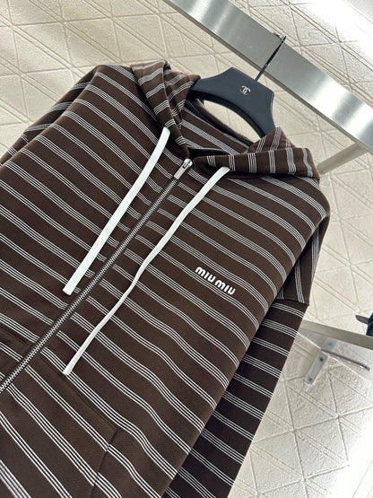 M 25 Hooded zip-up sweatshirt