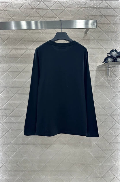 BA 25 A versatile round-neck long-sleeved top