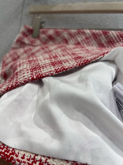 C 25 Red and white checked tweed beaded skirt