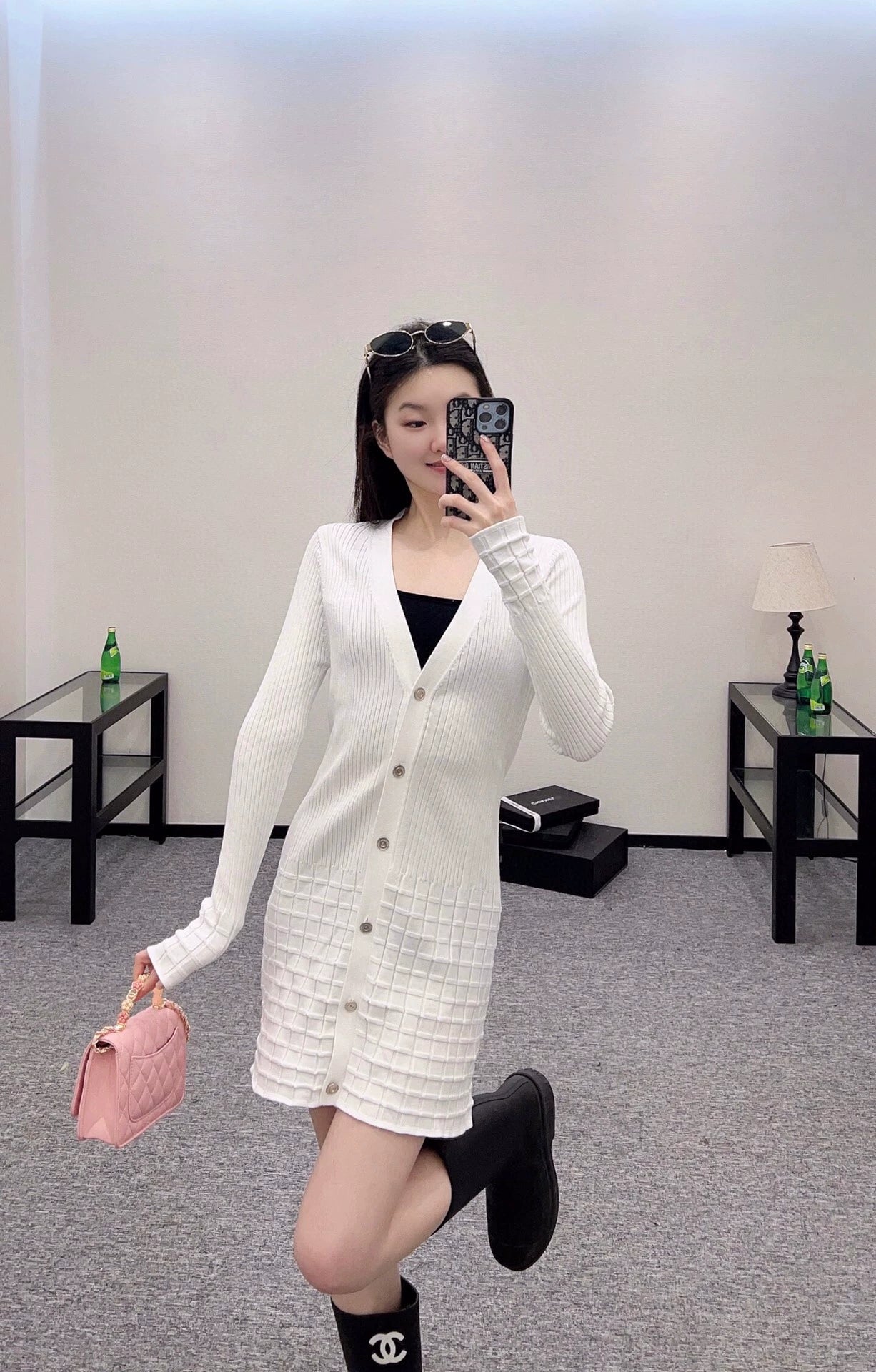 C 25Three-dimensional pattern V-neck open-front knitted skirt