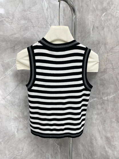 C 25 Striped knitted vest