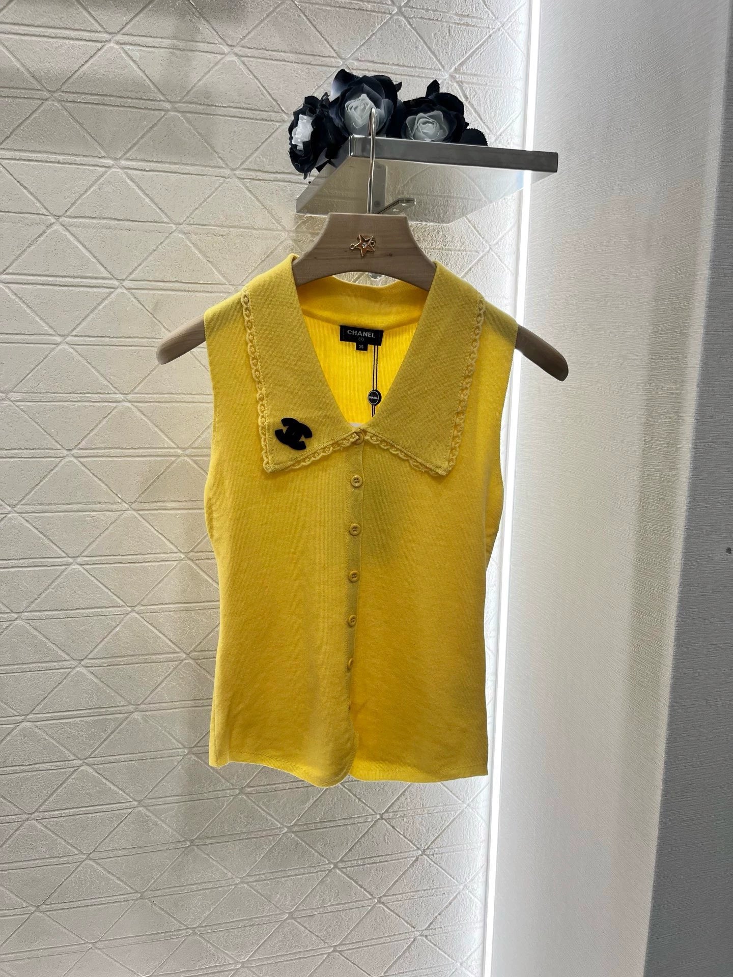 C 25 new lace lapel knit undershirt